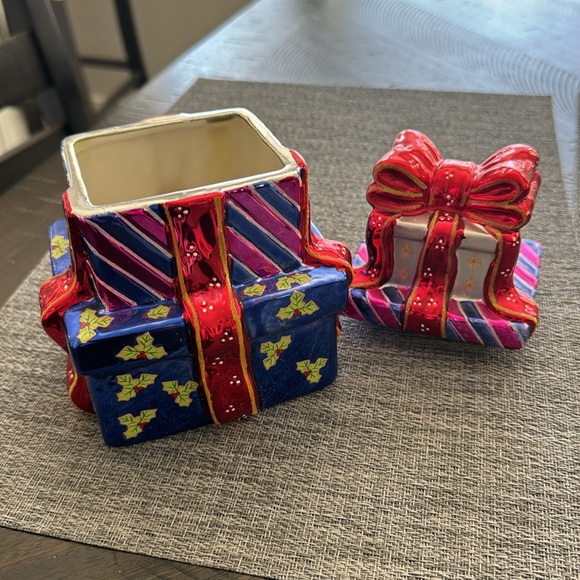 Rare Christopher Radko Glass Stack Of Christmas Presents Candy Dish/Trinket Box - Picture 3 of 6